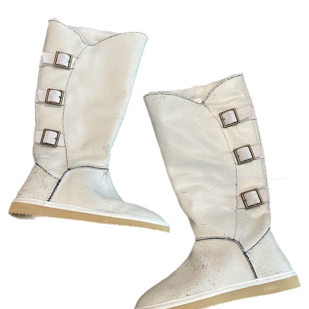 Very Volatile White Fur-Lined Footwear